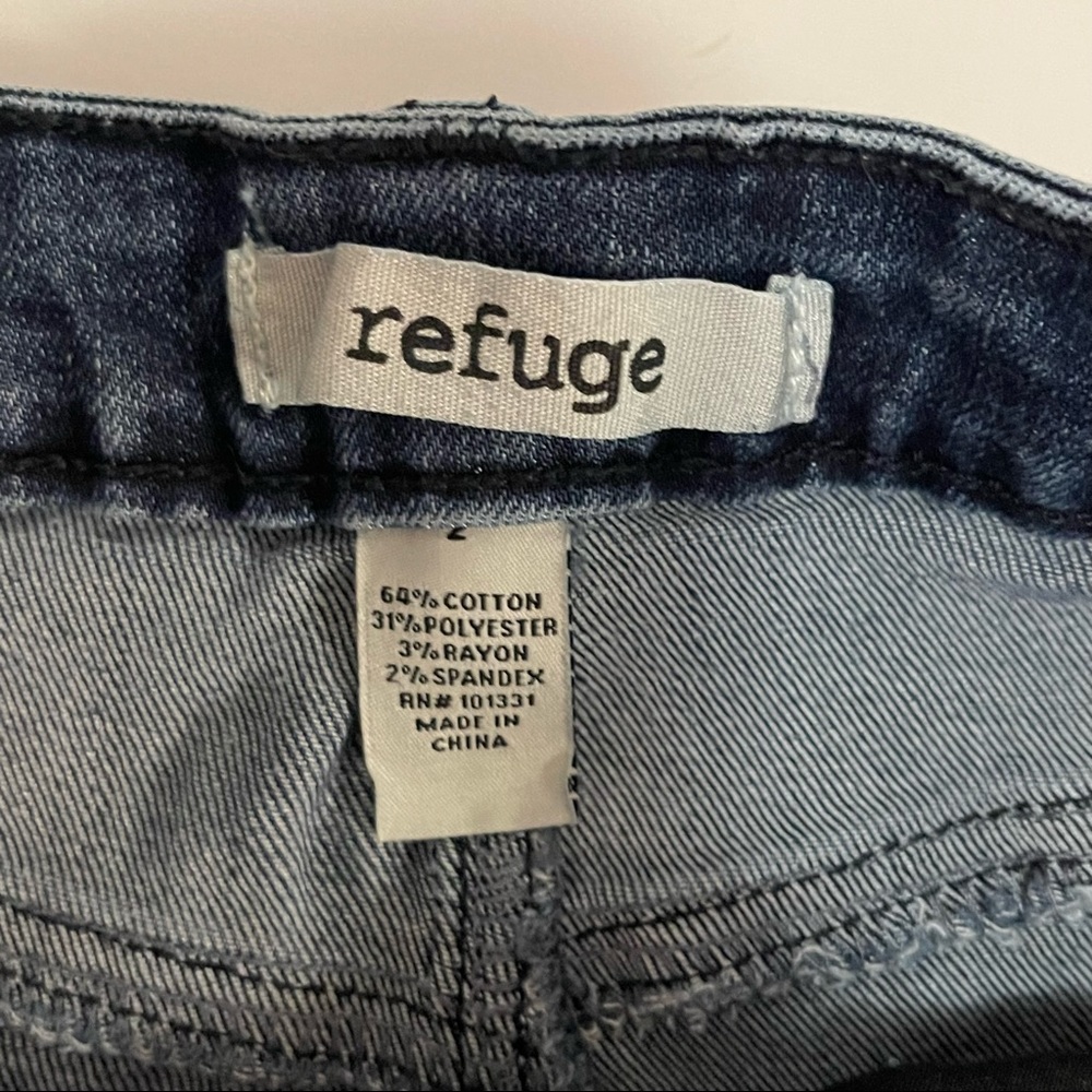 Distressed High-Waisted Shorts - Picture 3 of 3